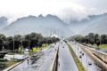 موسم کی شدت: اسلام آباد میں طوفانی بارش اور دن میں رات جیسا منظر