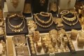 دس تولہ سونا نہیں تو شادی نہیں! سونے کی آسمان چھوتی قیمتوں نے خواب بکھیر دیے